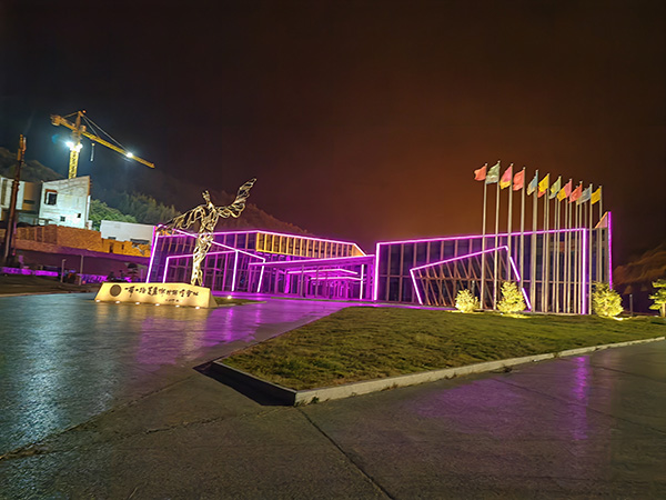 城市亮化是现代城市建设的重要组成部分,它不仅可以美化城市的夜景,还能提升城市的整体形象。随着科技的不断进步,城市亮化也得到了更多的关注和创新。本文将介绍一些关于城市亮化的创意和技术,帮助读者了解城市亮化的重要性以及如何进行镇原城市亮化的规划和实施。 城市亮化是现代城市建设的重要组成部分,它不仅可以美化城市的夜景,还能提升城市的整体形象。随着科技的不断进步,城市亮化也得到了更多的关注和创新。本文将介绍一些关于城市亮化的创意和技术,帮助读者了解镇原城市亮化的重要性以及如何进行镇原城市亮化的规划和实施。